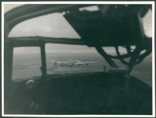 Fotografie von Eric Thale aus dem Cockpit seiner Handley Page Halifax